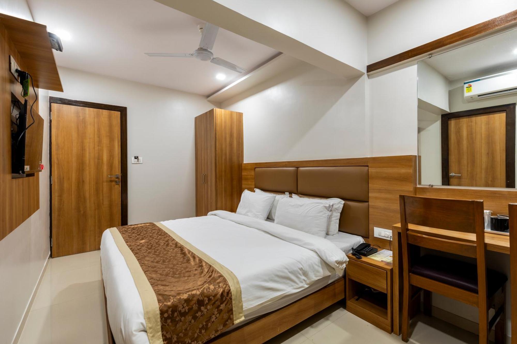 Hotel Embassy Park - Bkc Bombay Eksteriør billede
