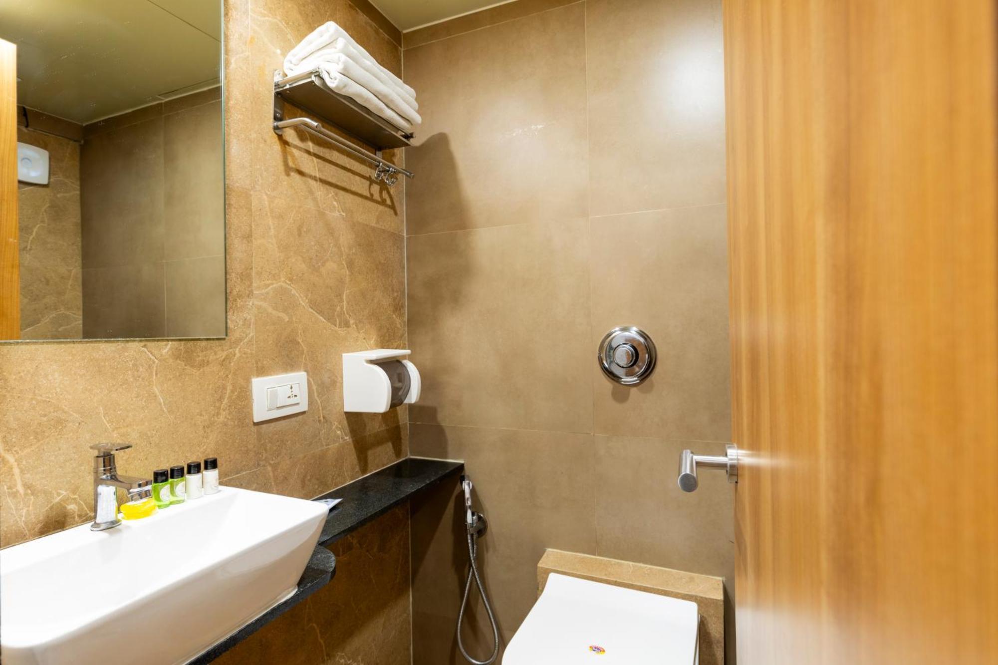 Hotel Embassy Park - Bkc Bombay Eksteriør billede