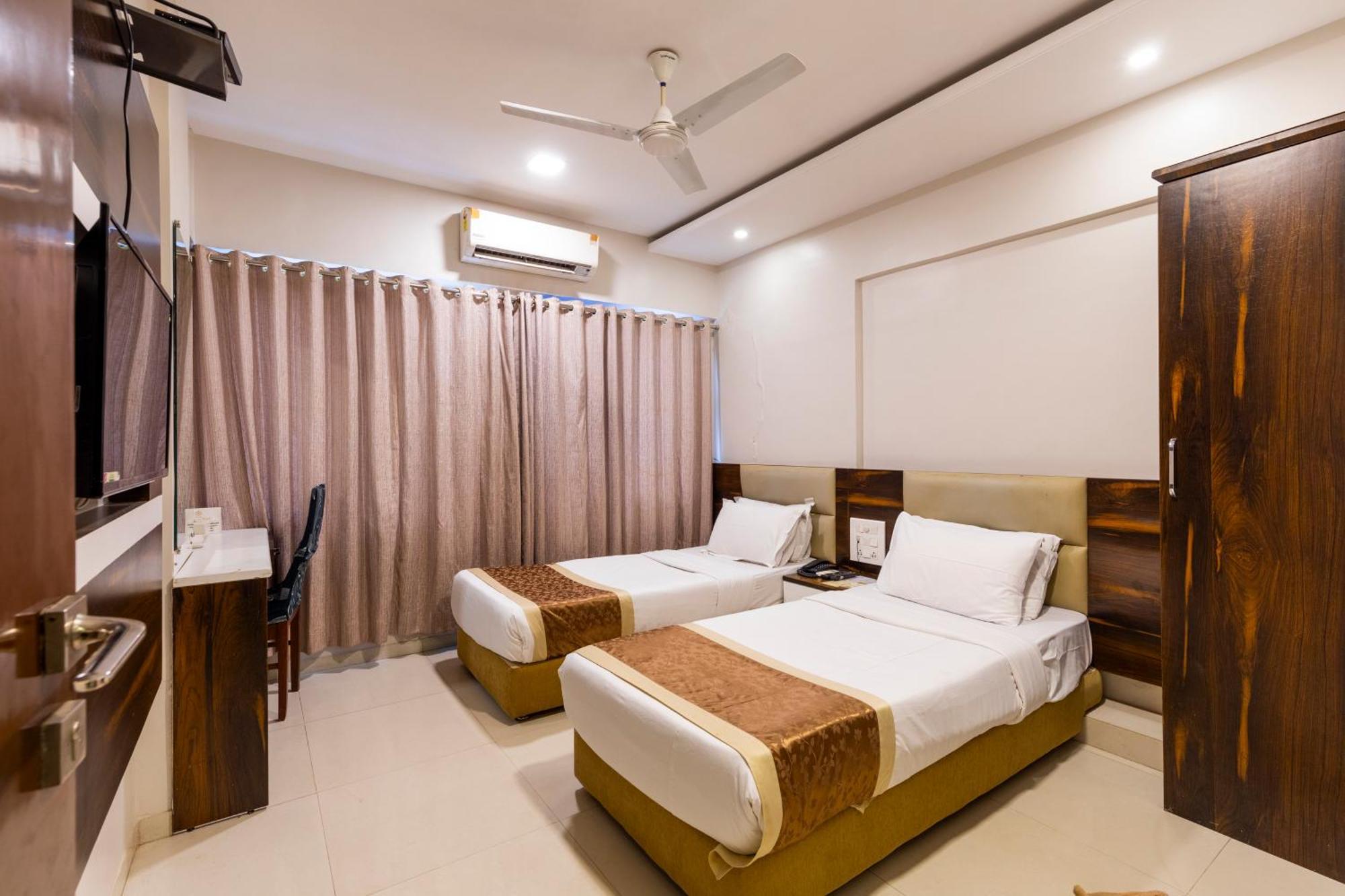 Hotel Embassy Park - Bkc Bombay Eksteriør billede