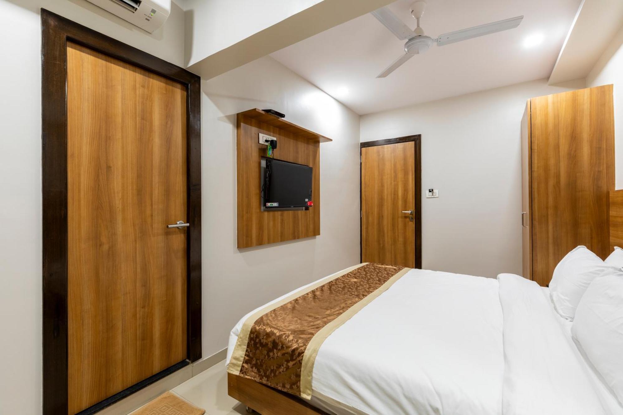 Hotel Embassy Park - Bkc Bombay Eksteriør billede