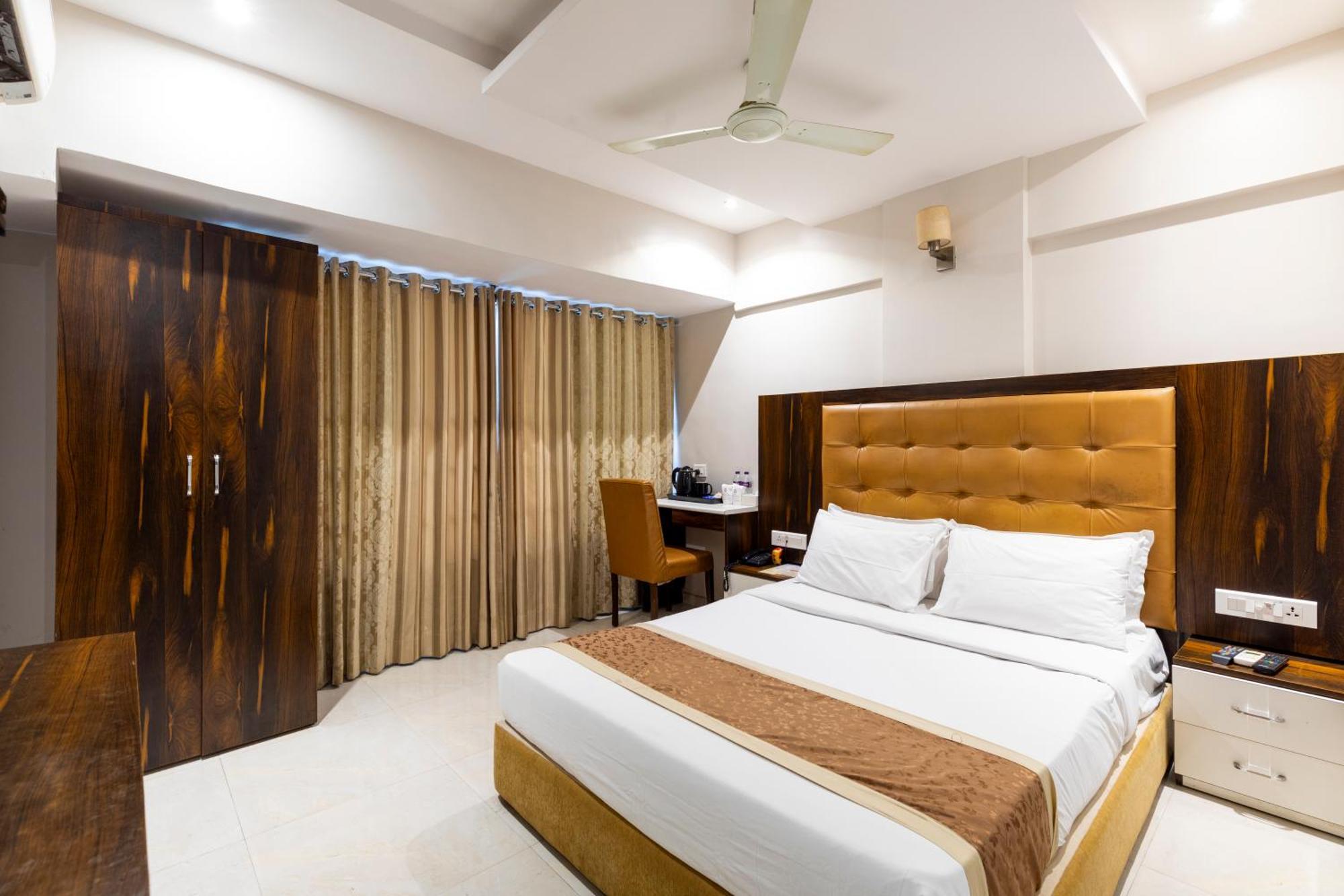 Hotel Embassy Park - Bkc Bombay Eksteriør billede