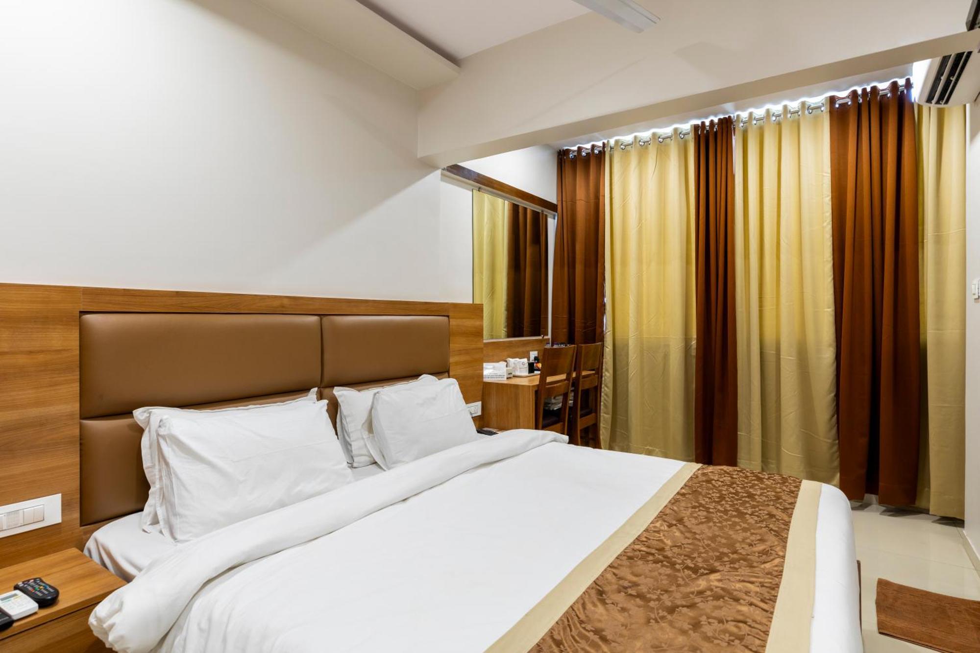 Hotel Embassy Park - Bkc Bombay Eksteriør billede
