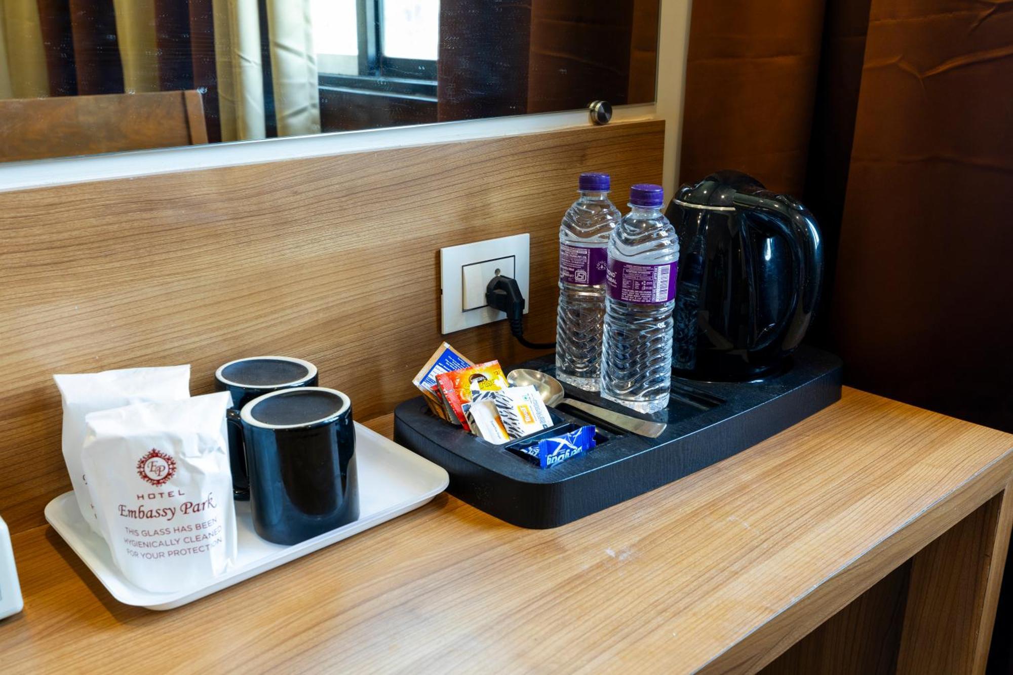 Hotel Embassy Park - Bkc Bombay Eksteriør billede